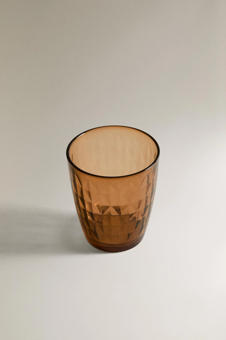 Стакан с рельефным рисунком