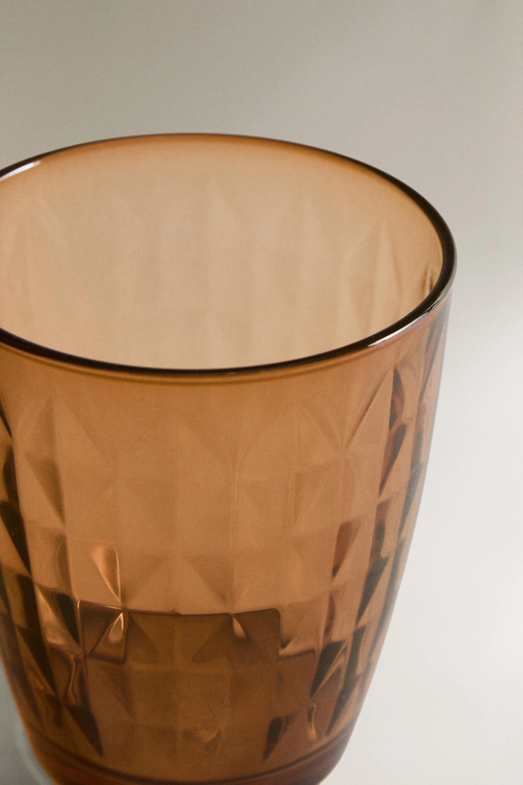 Стакан с рельефным рисунком