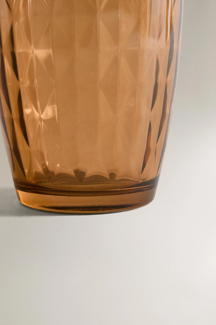 Стакан с рельефным рисунком