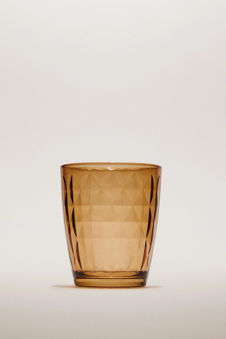 Стакан с рельефным рисунком