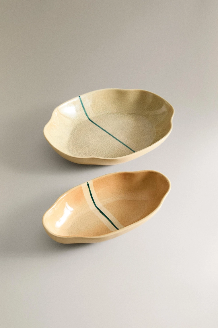 Декоративное керамическое блюдце в полоску