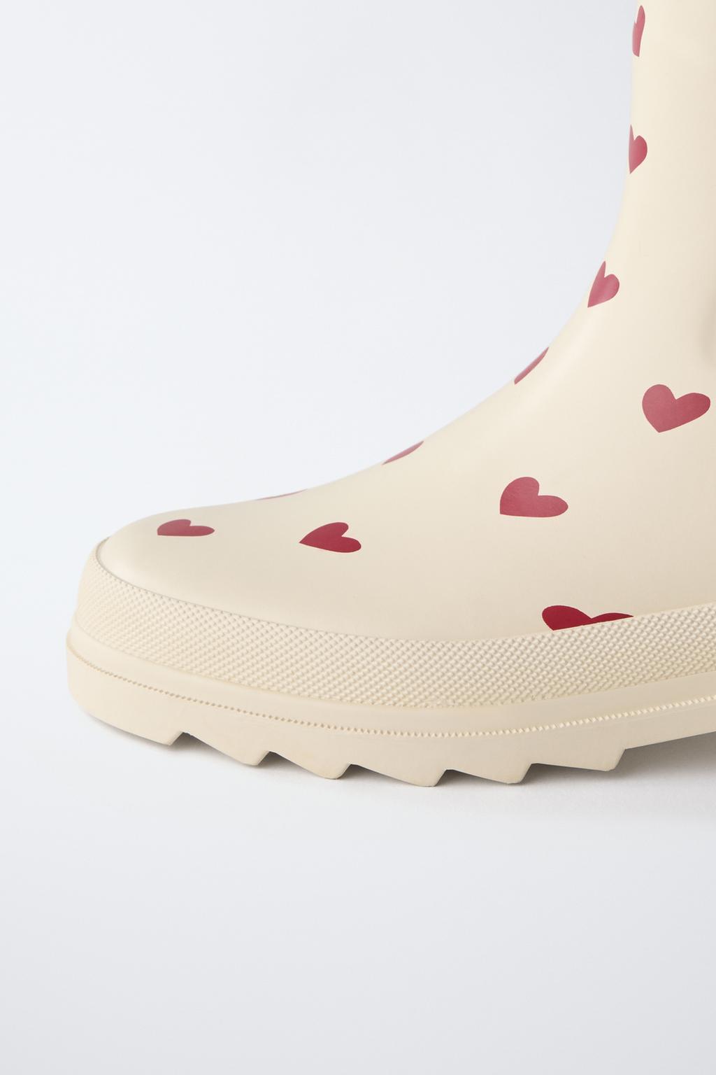 РЕЗИНОВЫЕ БОТИНКИ С СЕРДЕЧКАМИ
