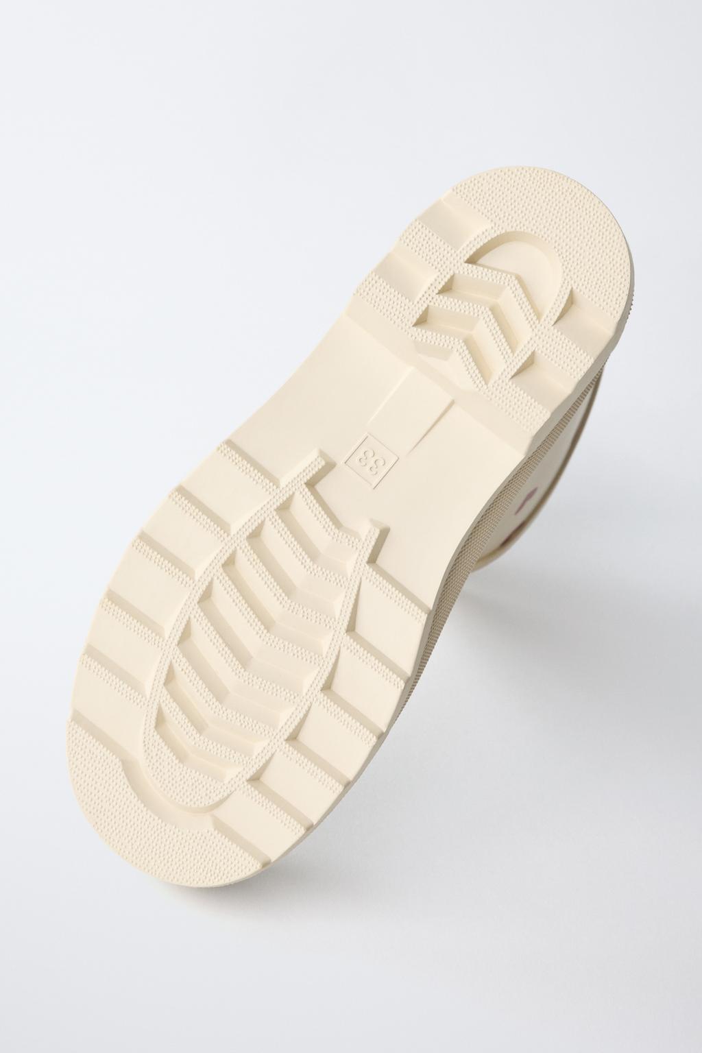 РЕЗИНОВЫЕ БОТИНКИ С СЕРДЕЧКАМИ