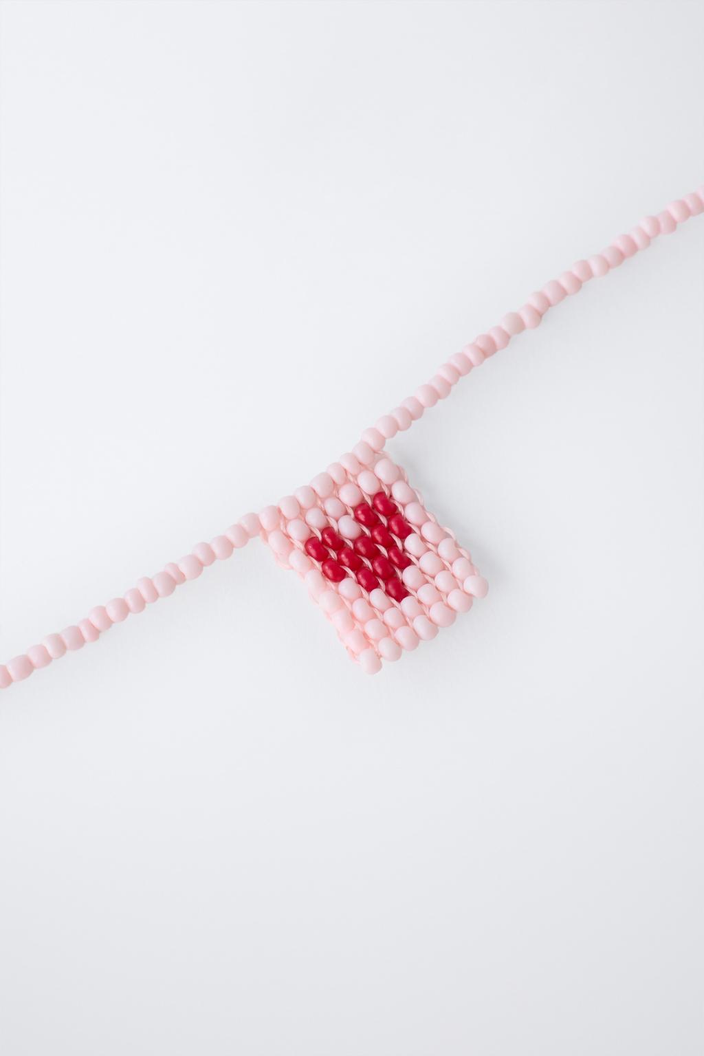 НАБОР ИЗ ДВУХ ОЖЕРЕЛИЙ С БУСИНАМИ И СЕРДЕЧКАМИ