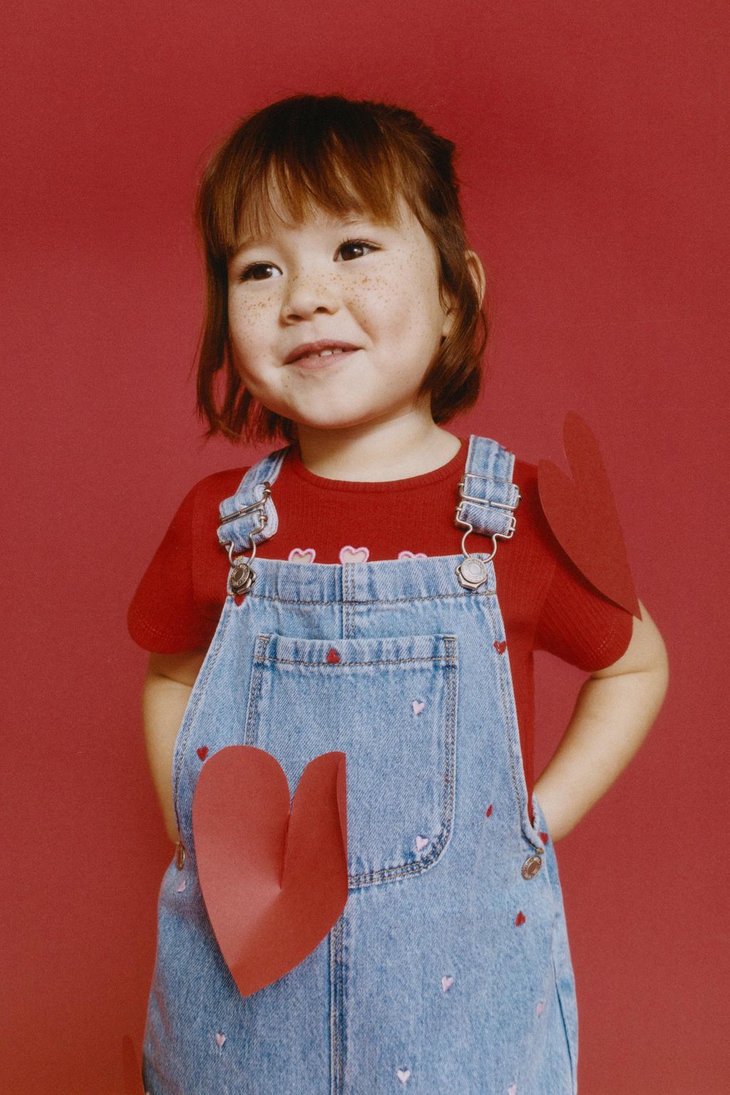 ДЛИННЫЙ ДЖИНСОВЫЙ КОМБИНЕЗОН С ВЫШИВКОЙ «СЕРДЦА»