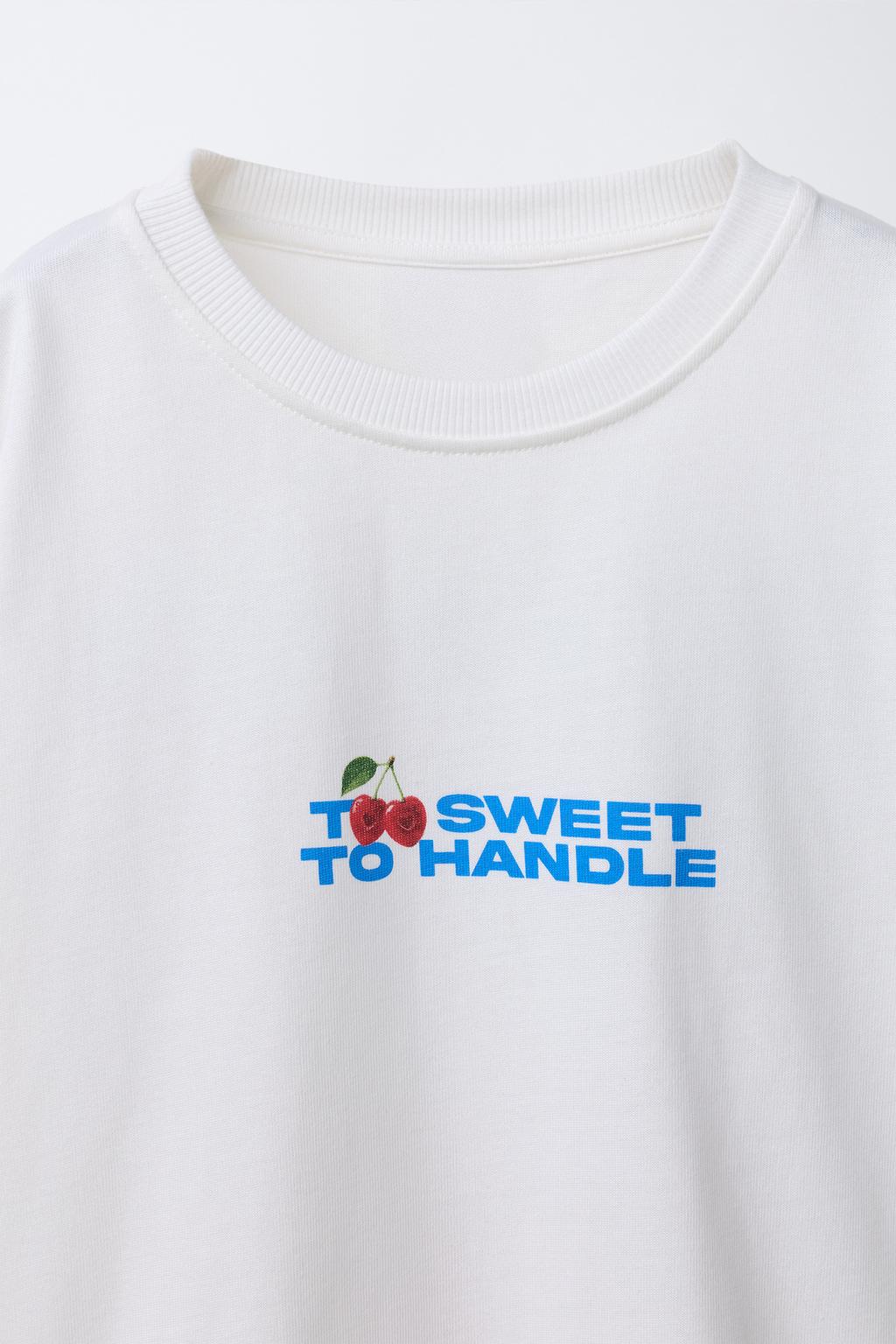 ФУТБОЛКА С ПРИНТОМ «ВИШНИ И КОНФЕТЫ»