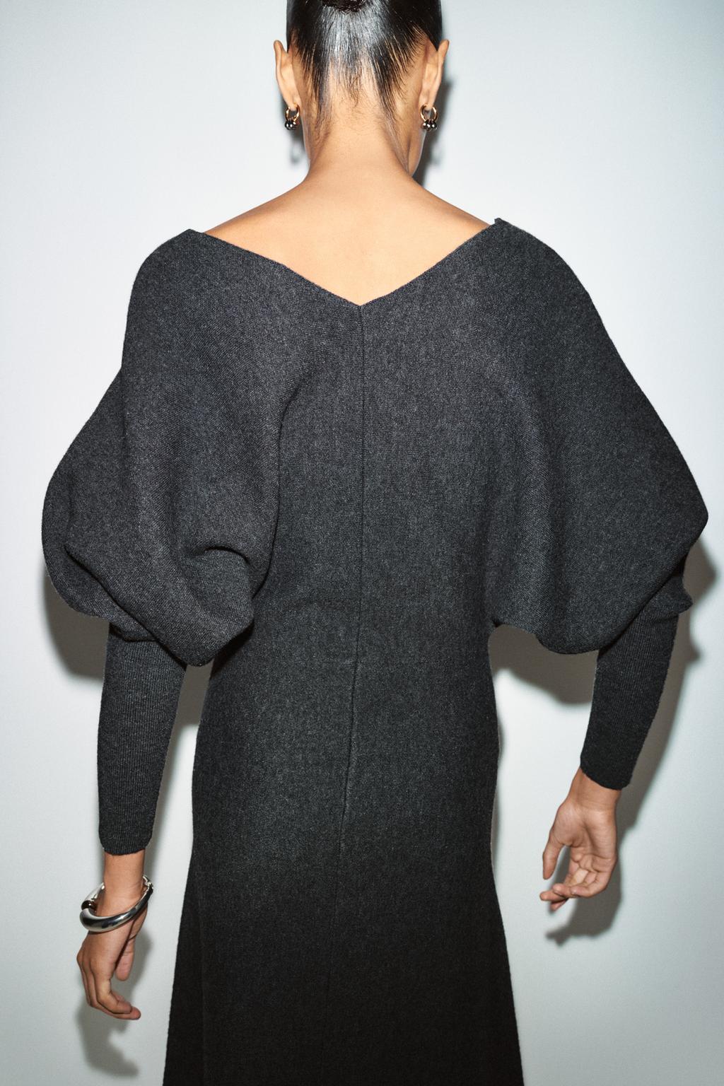 ТРИКОТАЖНОЕ ПЛАТЬЕ МИДИ С V-ОБРАЗНЫМ ВЫРЕЗОМ