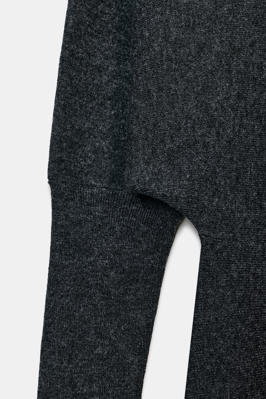 ТРИКОТАЖНОЕ ПЛАТЬЕ МИДИ С V-ОБРАЗНЫМ ВЫРЕЗОМ