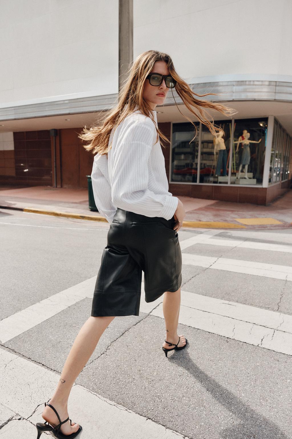 ДЛИННЫЕ БЕРМУДЫ ИЗ ИСКУССТВЕННОЙ КОЖИ