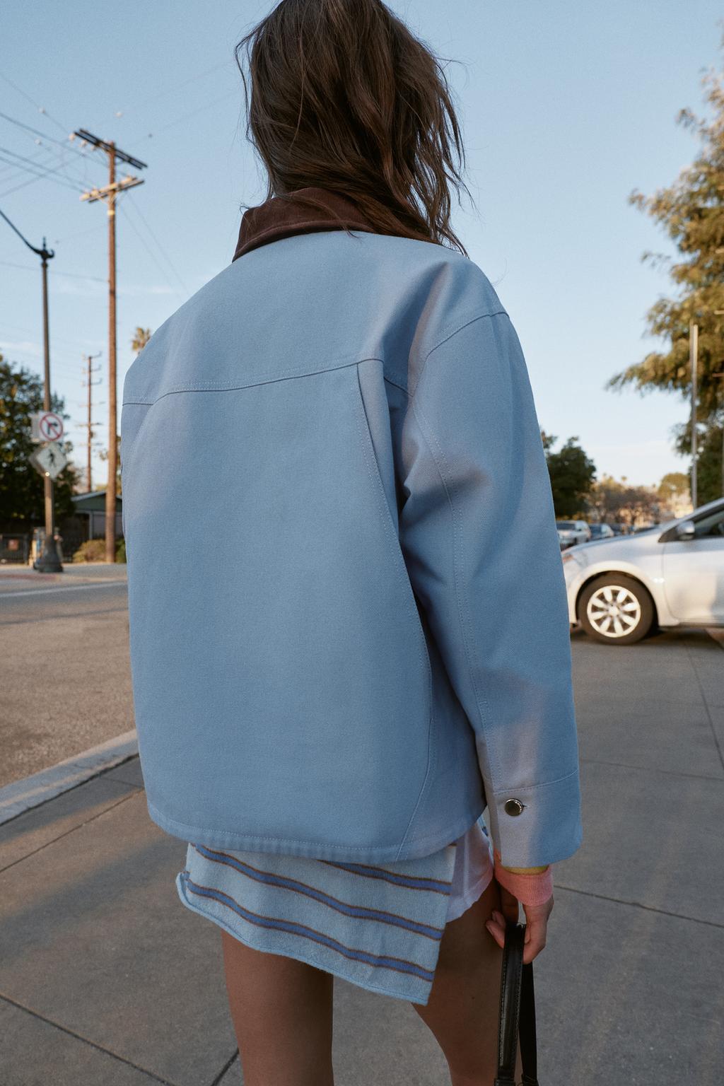 СТЕГАНАЯ КУРТКА С КОМБИНИРОВАННЫМ ВОРОТНИКОМ