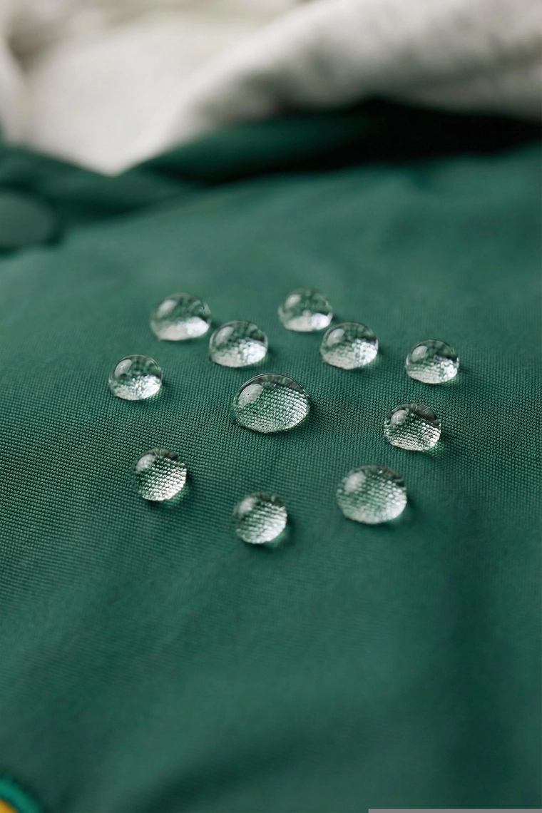 БОМБЕР С ОТСТЕГИВАЮЩИМСЯ ФЛИСОВЫМ КАПЮШОНОМ WATER REPELLENT