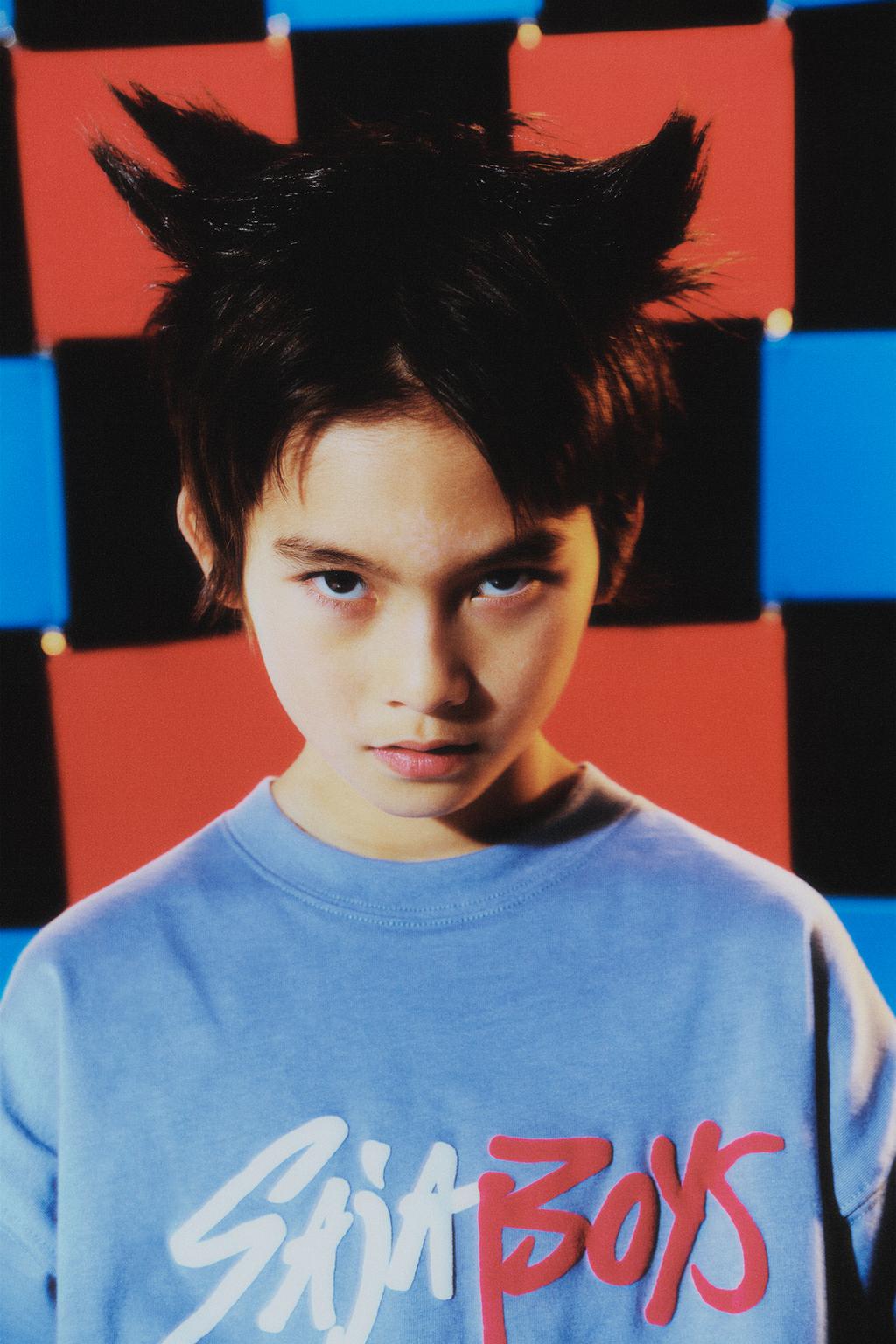 ФУТБОЛКА KPOP DEMON HUNTERS™ NETFLIX ©