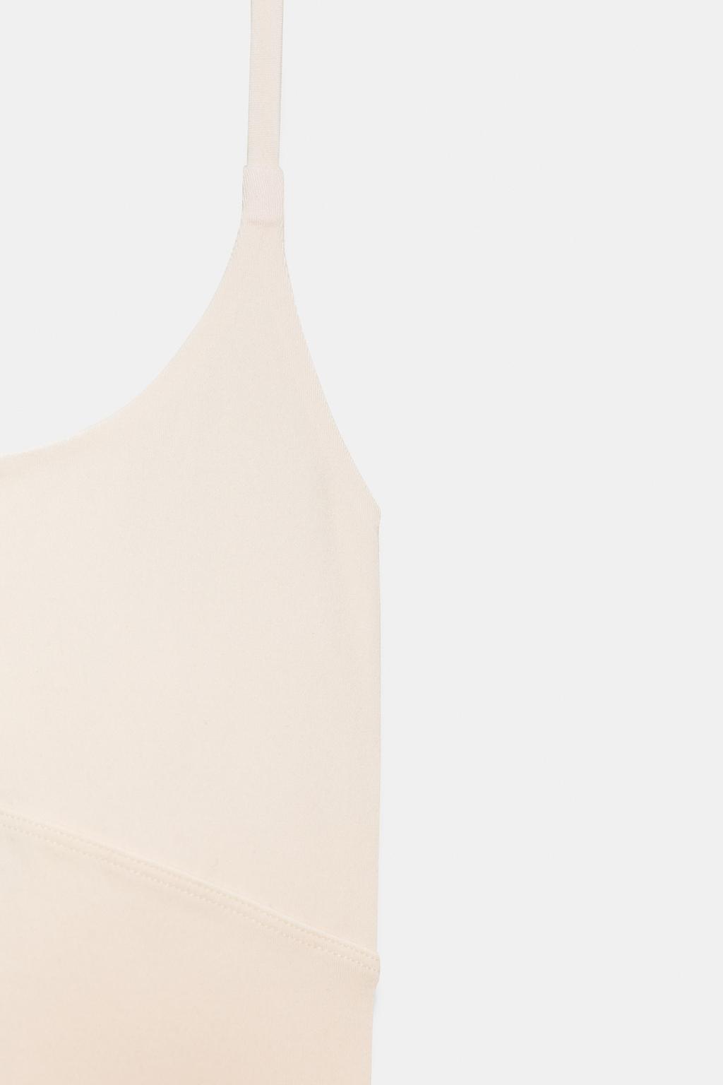 БЕСШОВНЫЙ ТОП С ГОРЛОВИНОЙ ХАЛТЕР