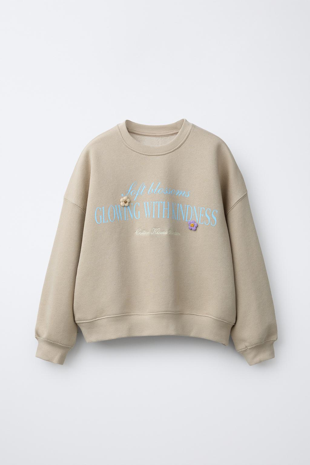 ТОЛСТОВКА С ТЕКСТОМ И ЦВЕТАМИ