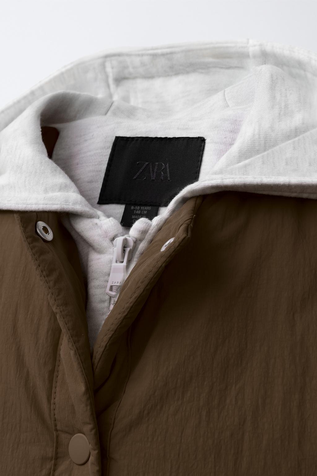 СТЕГАНАЯ КУРТКА С КАПЮШОНОМ И ФЛИСОВОЙ ПОДКЛАДКОЙ