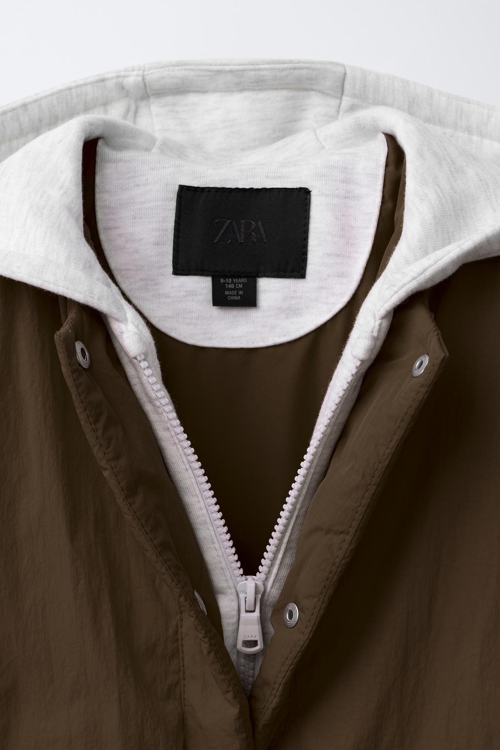 СТЕГАНАЯ КУРТКА С КАПЮШОНОМ И ФЛИСОВОЙ ПОДКЛАДКОЙ