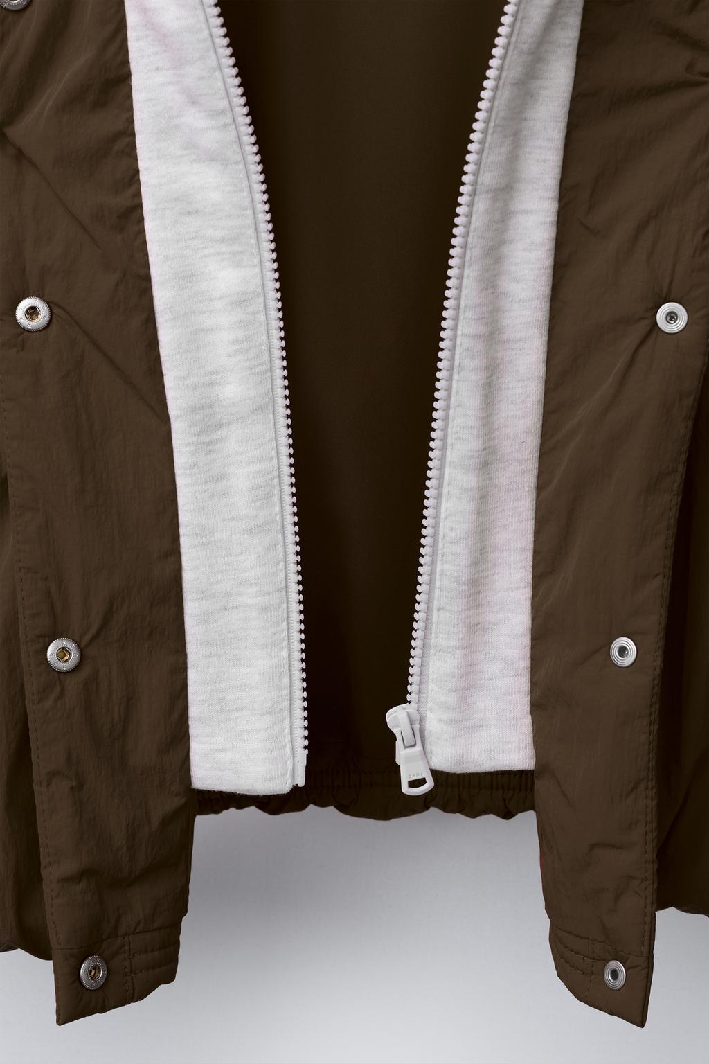 СТЕГАНАЯ КУРТКА С КАПЮШОНОМ И ФЛИСОВОЙ ПОДКЛАДКОЙ