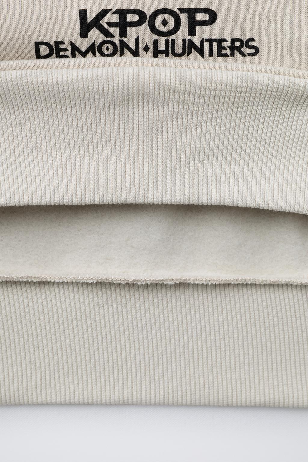 ТОЛСТОВКА KPOP DEMON HUNTERS™ NETFLIX ©