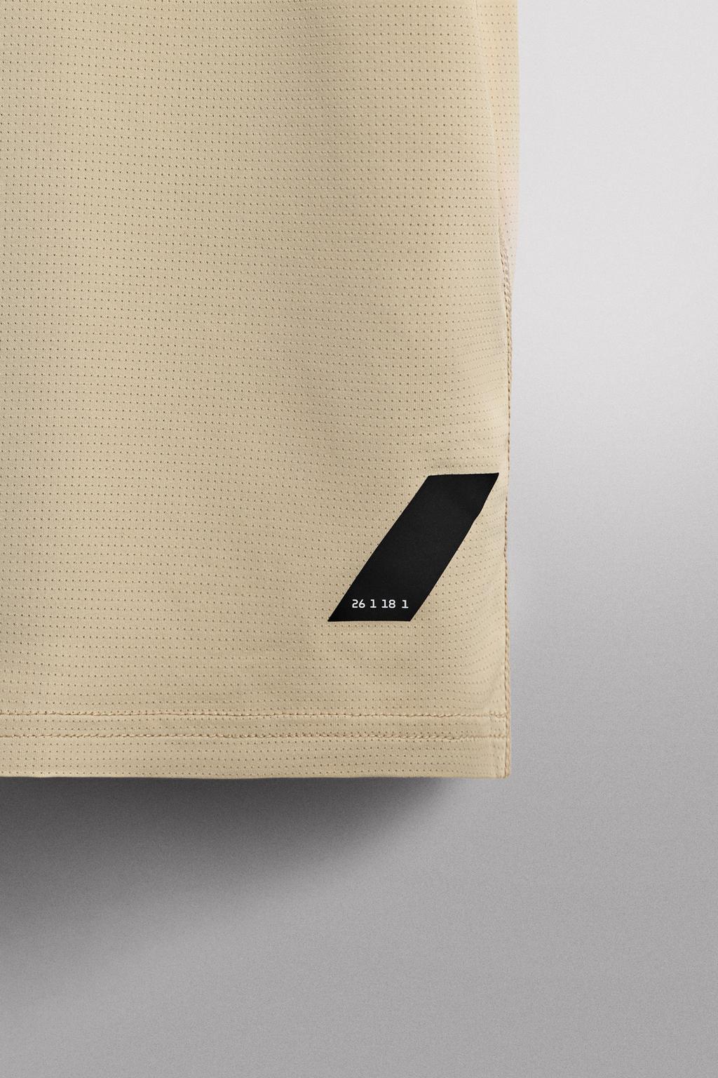 БАЗОВАЯ ФУТБОЛКА ИЗ ВЫСОКОТЕХНОЛОГИЧНОЙ ТКАНИ