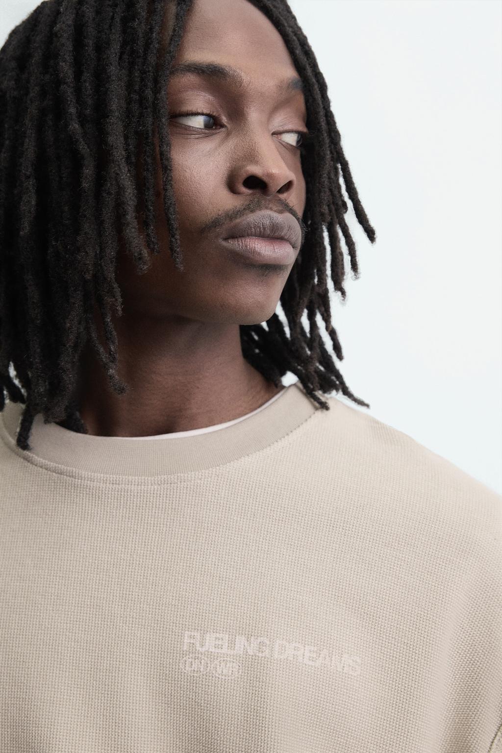 ТОЛСТОВКА С УЗОРОМ И ПРИНТАМИ