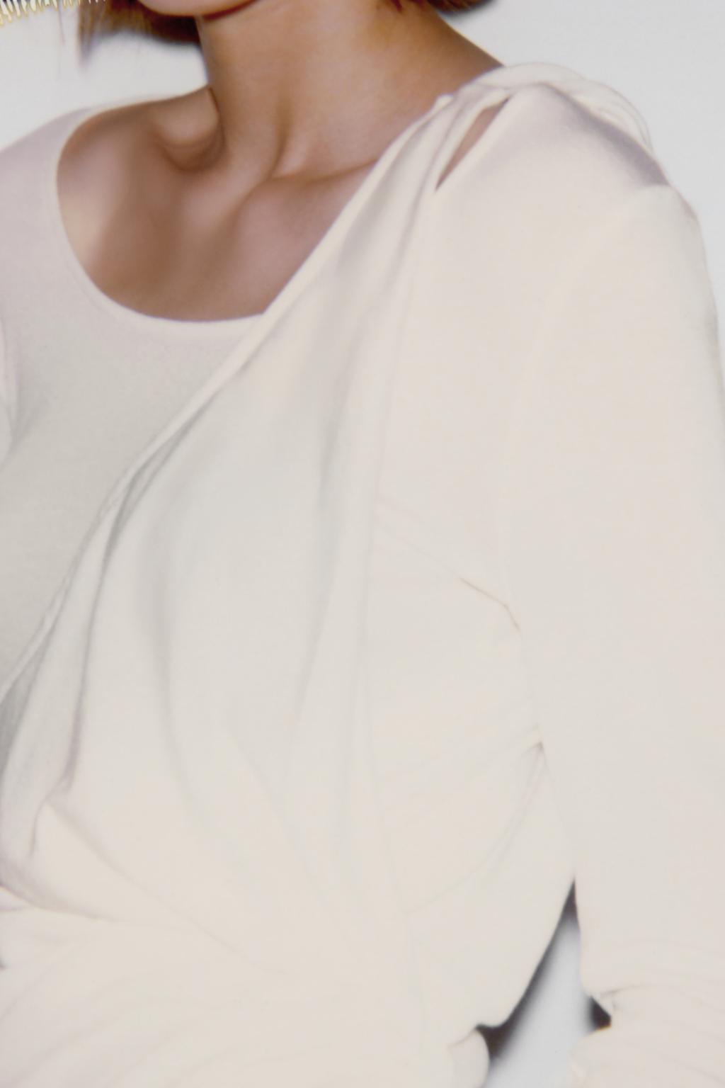 ФУТБОЛКА С ДВОЙНЫМИ ДЛИННЫМИ РУКАВАМИ