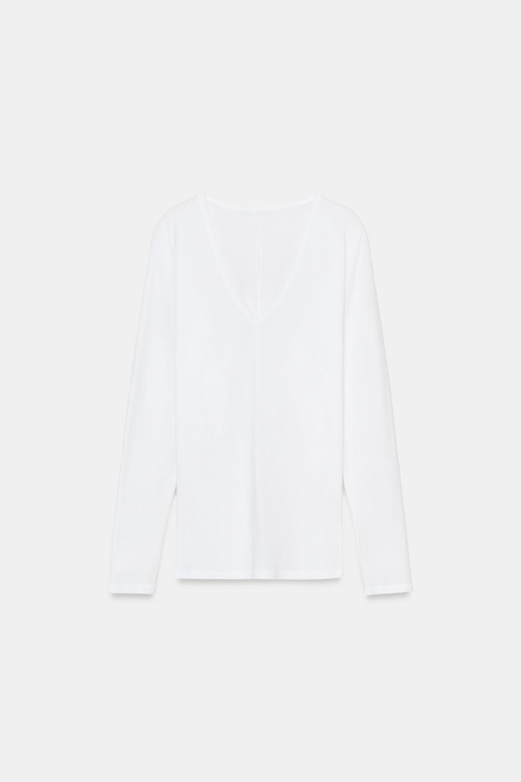 ХЛОПКОВАЯ ФУТБОЛКА С V-ОБРАЗНЫМ ВЫРЕЗОМ