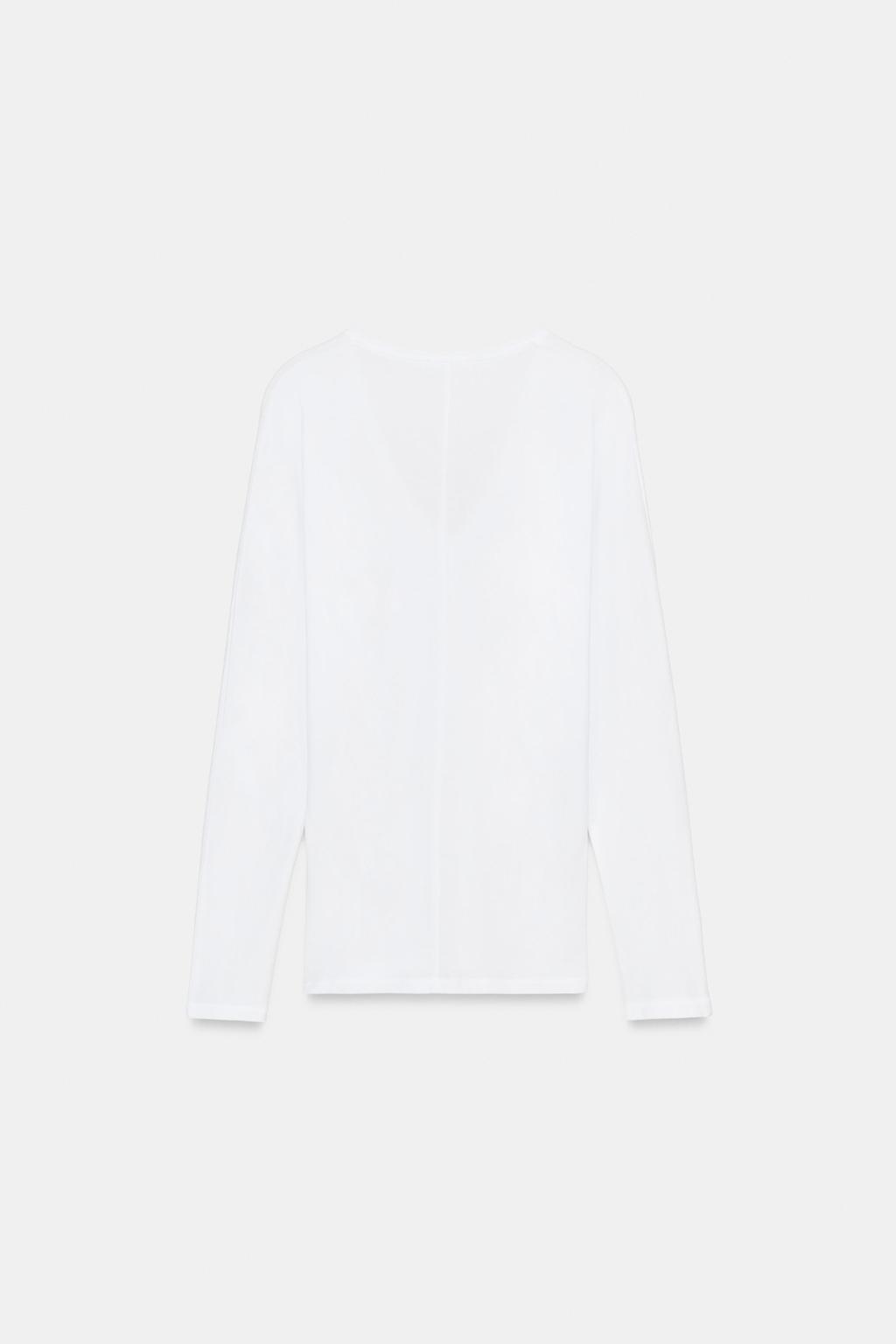 ХЛОПКОВАЯ ФУТБОЛКА С V-ОБРАЗНЫМ ВЫРЕЗОМ