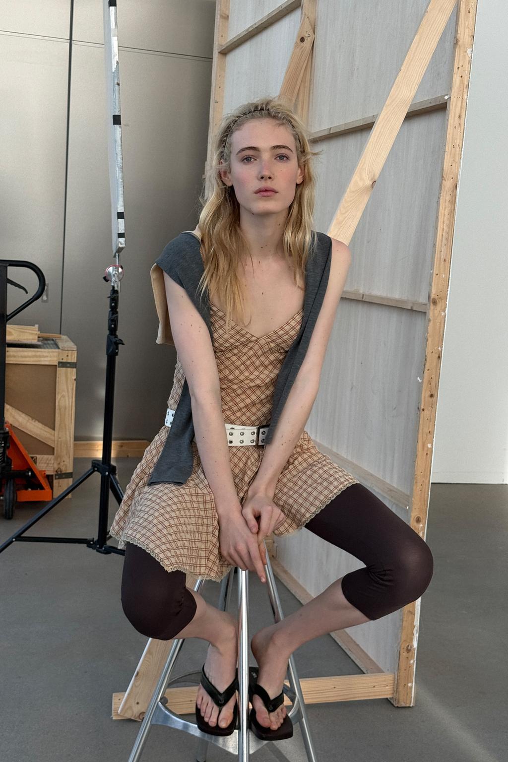 КОРОТКОЕ ПЛАТЬЕ В КЛЕТКУ С КРУЖЕВОМ