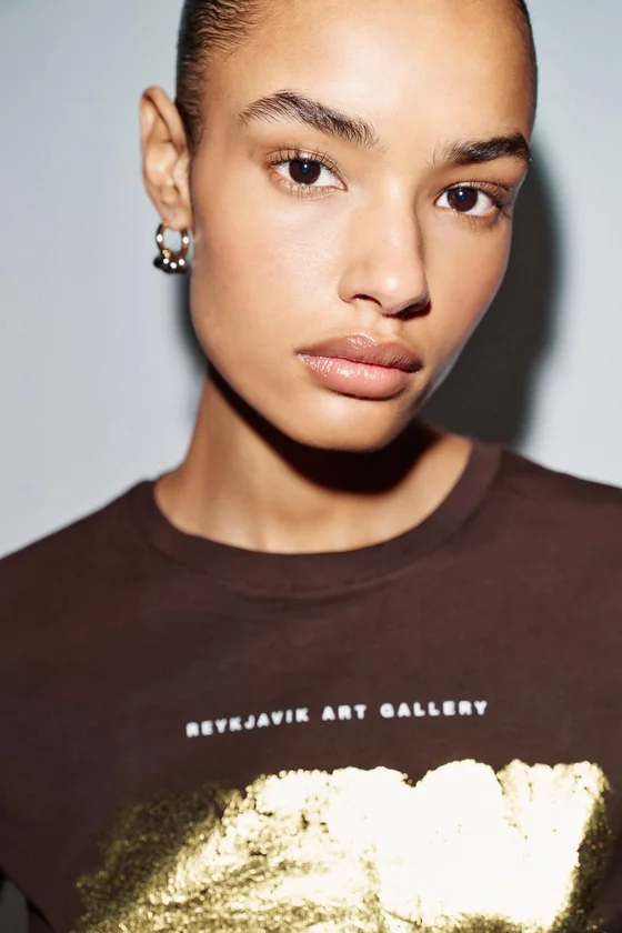 ФУТБОЛКА С МЕТАЛЛИЗИРОВАННЫМ ПРИНТОМ
