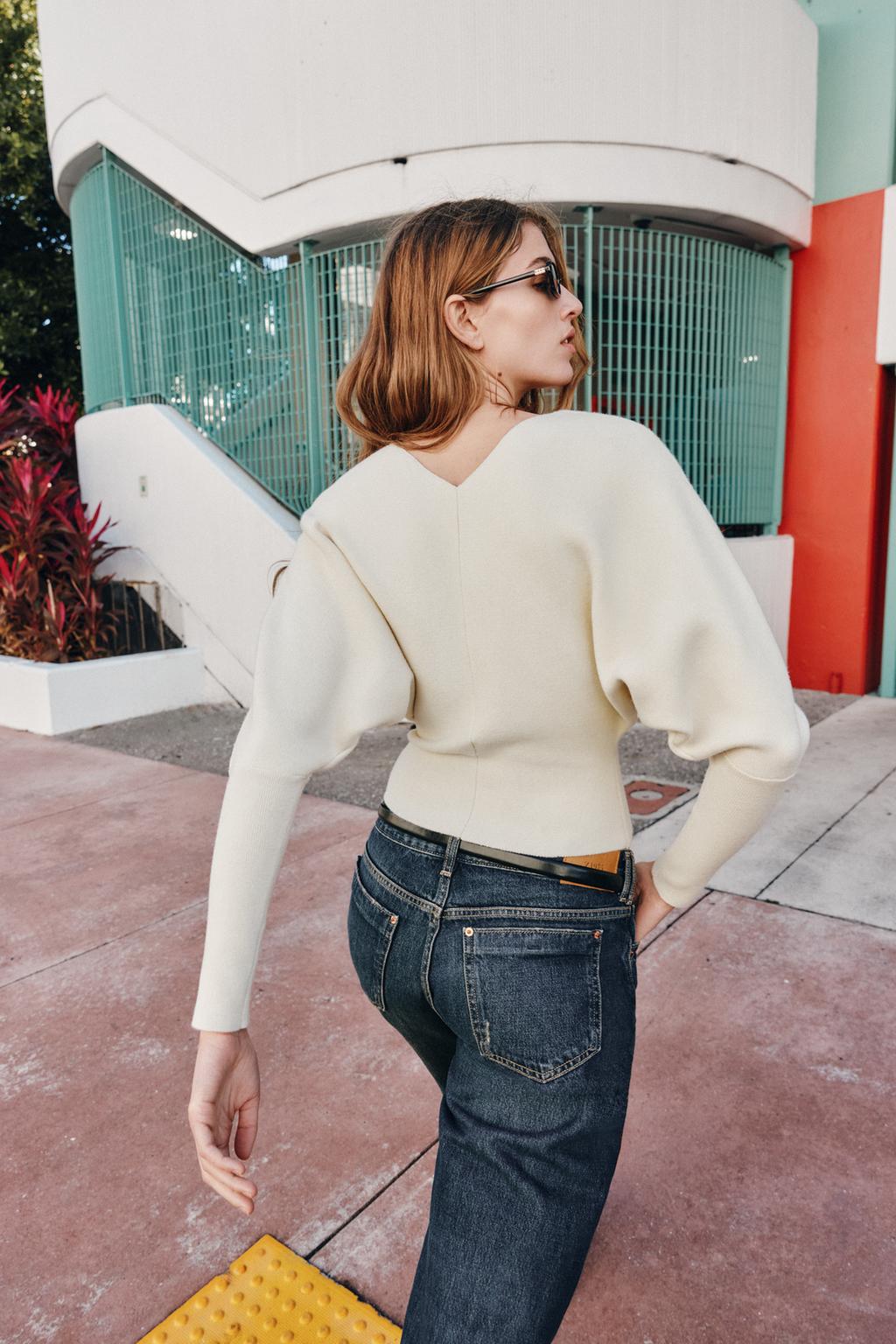 ТРИКОТАЖНЫЙ СВИТЕР С V-ОБРАЗНЫМ ВЫРЕЗОМ