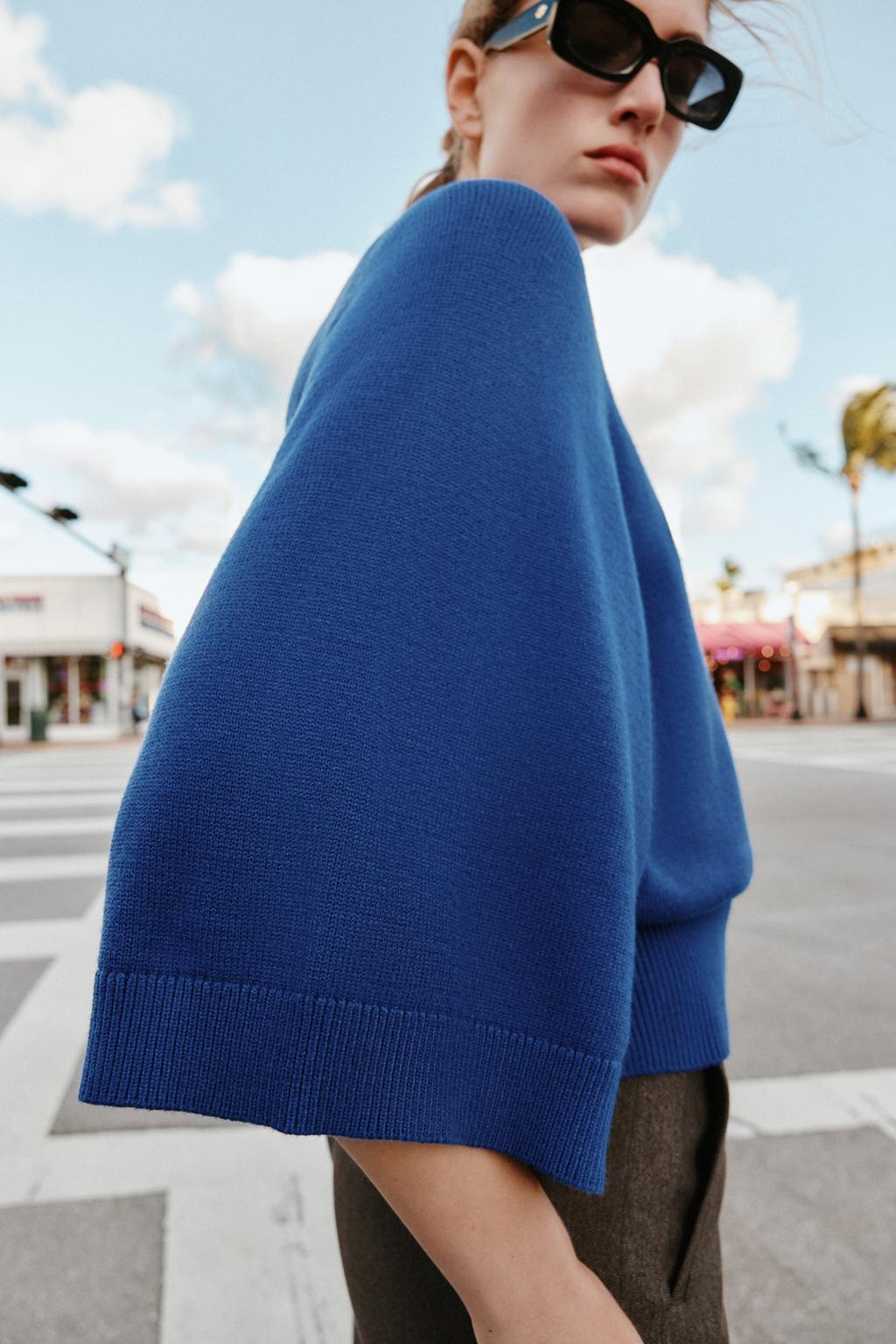 СВИТЕР С ШИРОКИМИ РУКАВАМИ