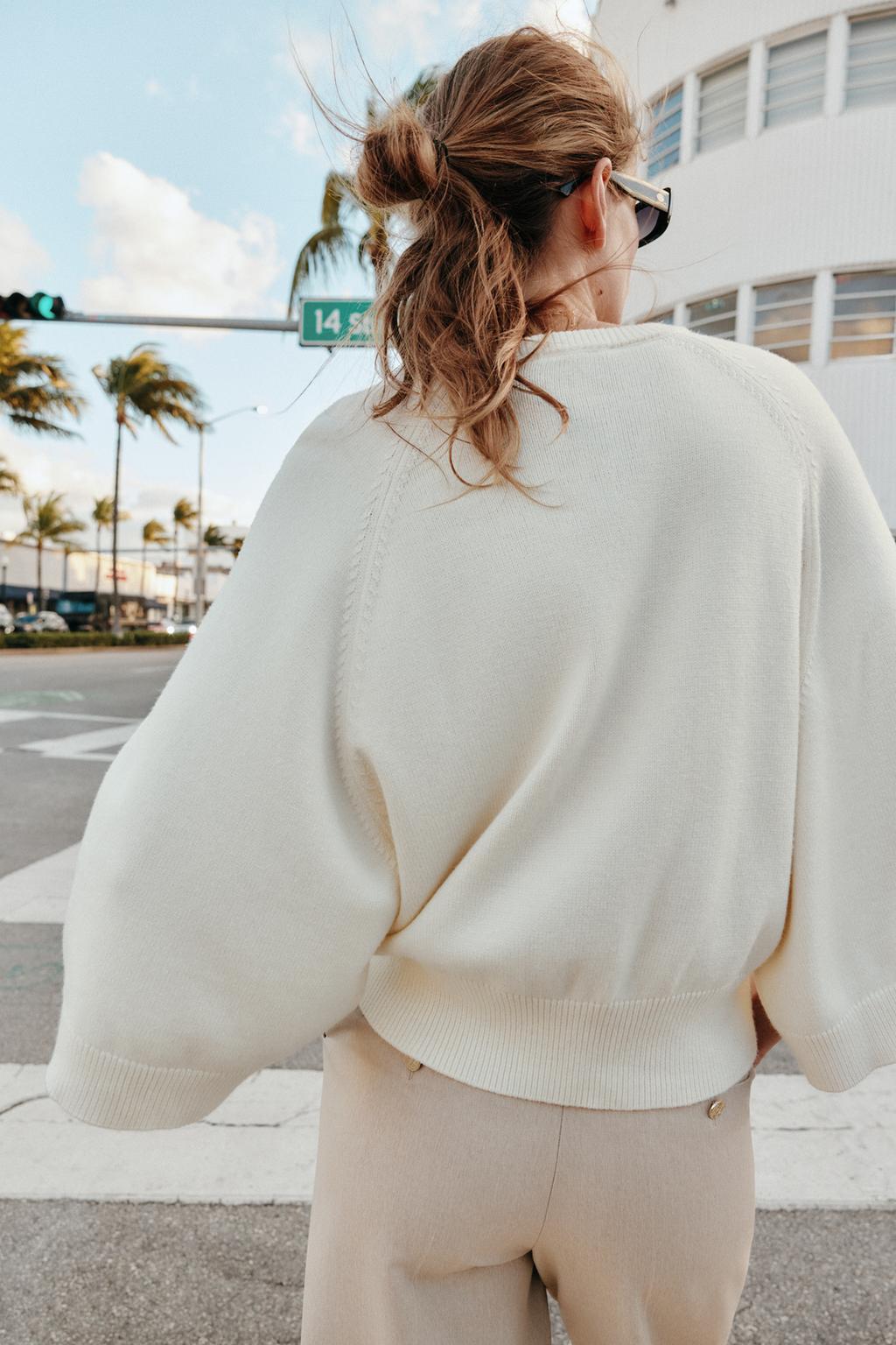 СВИТЕР С ШИРОКИМИ РУКАВАМИ