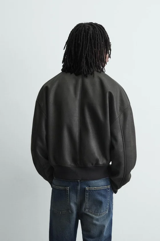 БОМБЕР ИЗ ИСКУССТВЕННОЙ КОЖИ