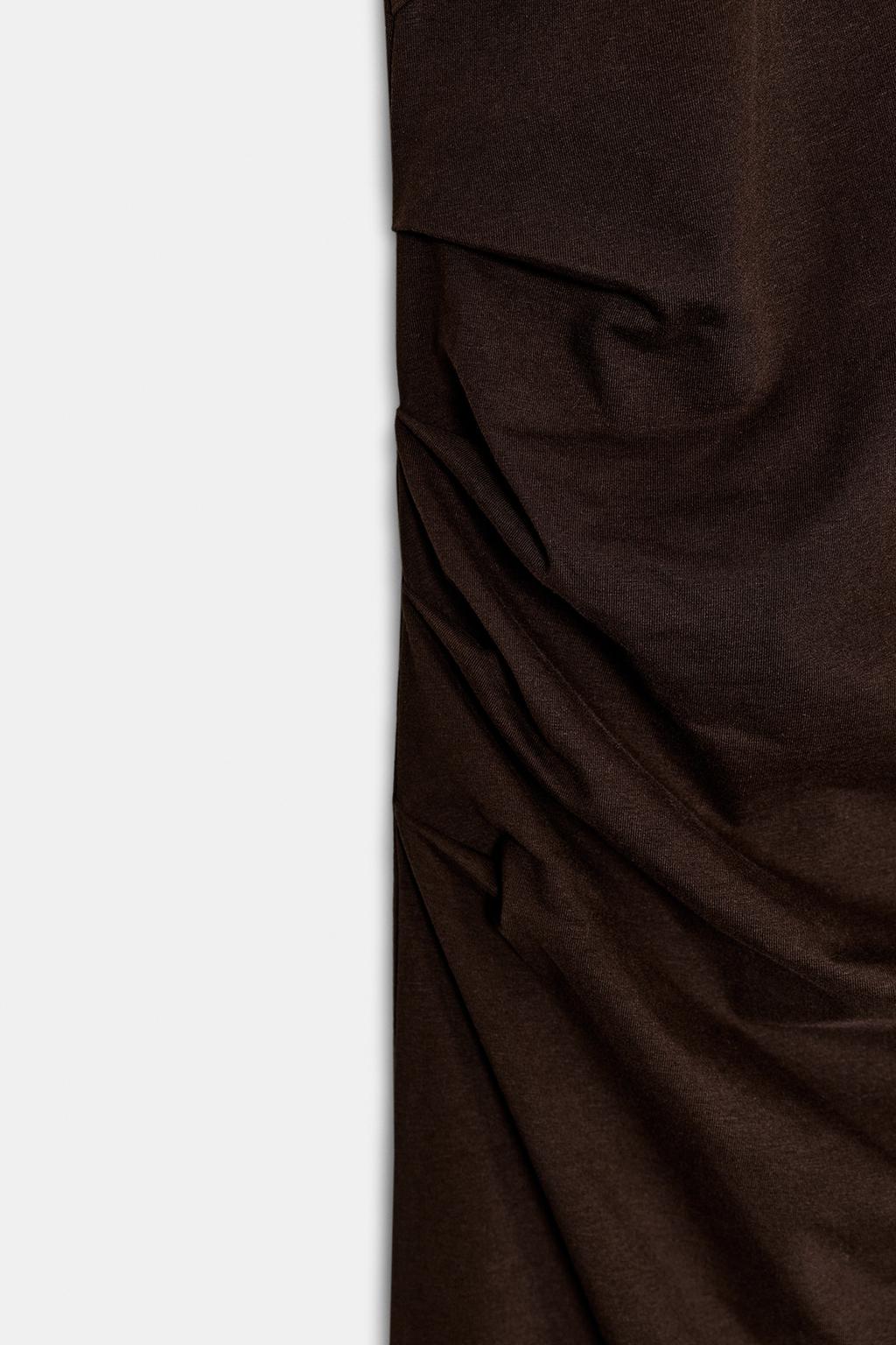 ДЛИННОЕ ПЛАТЬЕ СО СБОРКАМИ