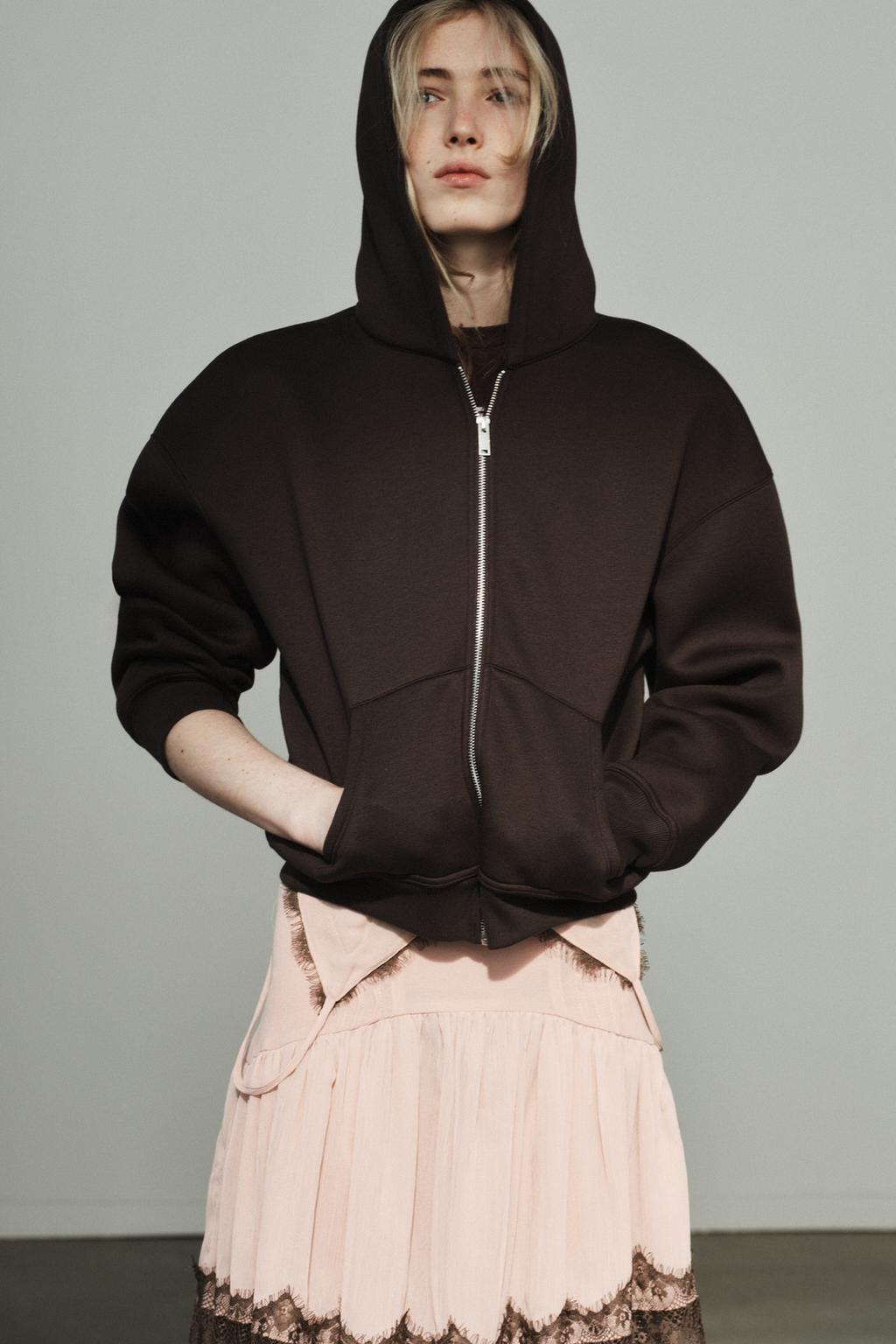 ТОЛСТОВКА С КАПЮШОНОМ ИЗ НЕОПРЕНОВОЙ ТКАНИ