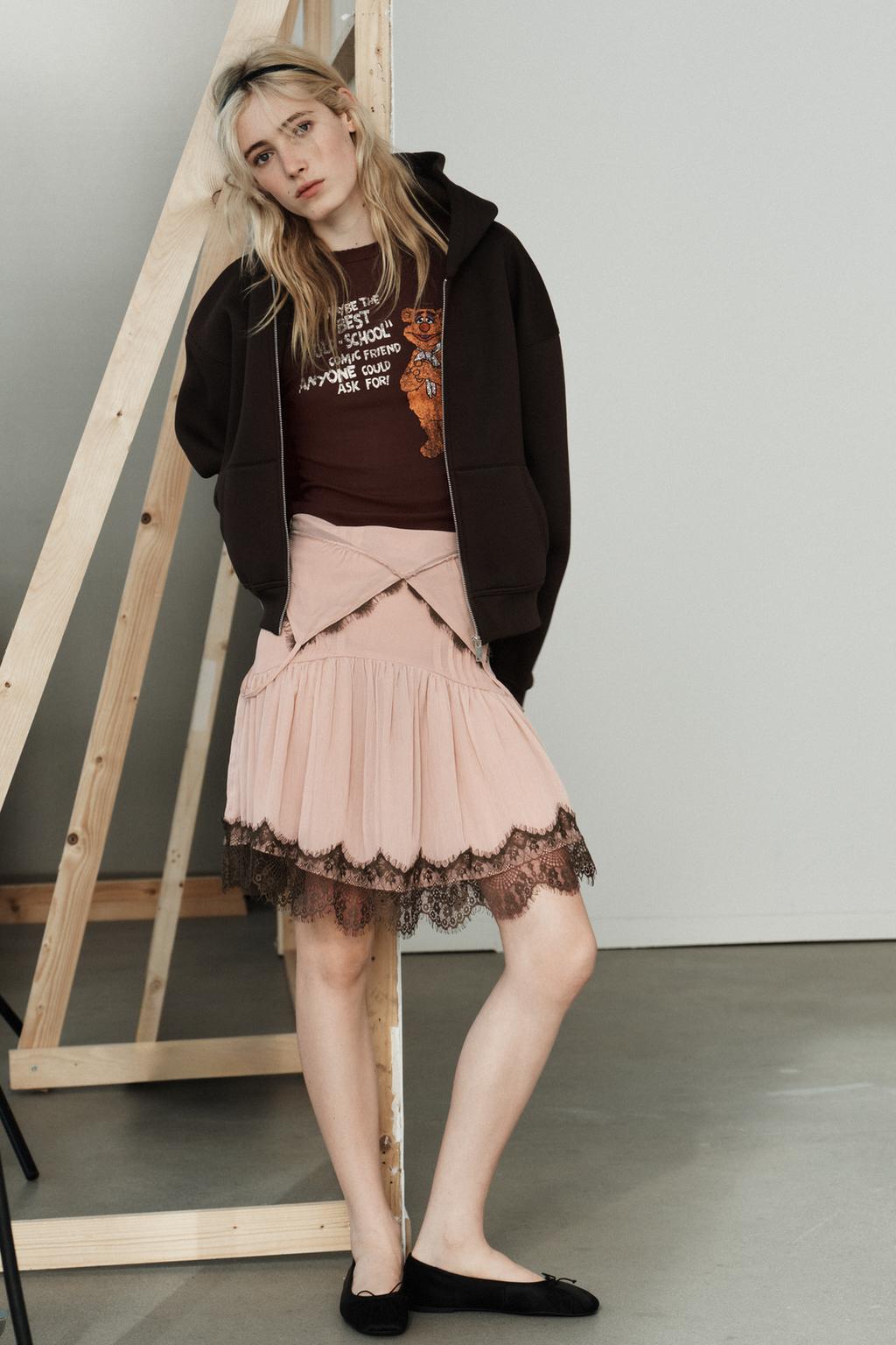 ТОЛСТОВКА С КАПЮШОНОМ ИЗ НЕОПРЕНОВОЙ ТКАНИ