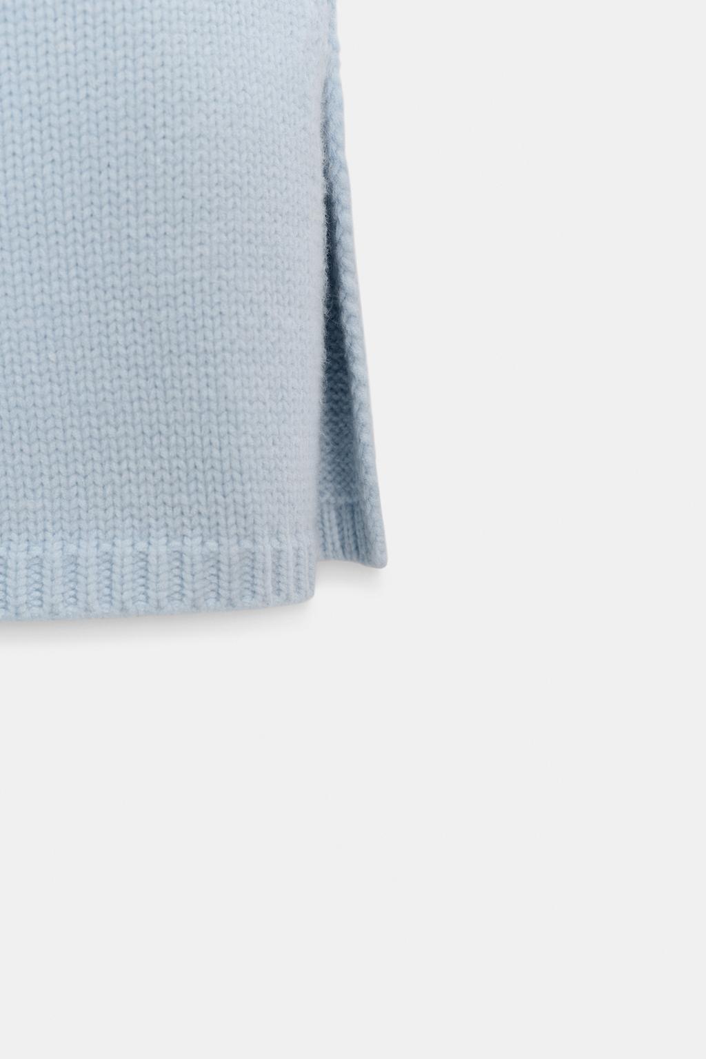 ТРИКОТАЖНЫЙ ЖИЛЕТ С АКЦЕНТНЫМИ ПЛЕЧАМИ