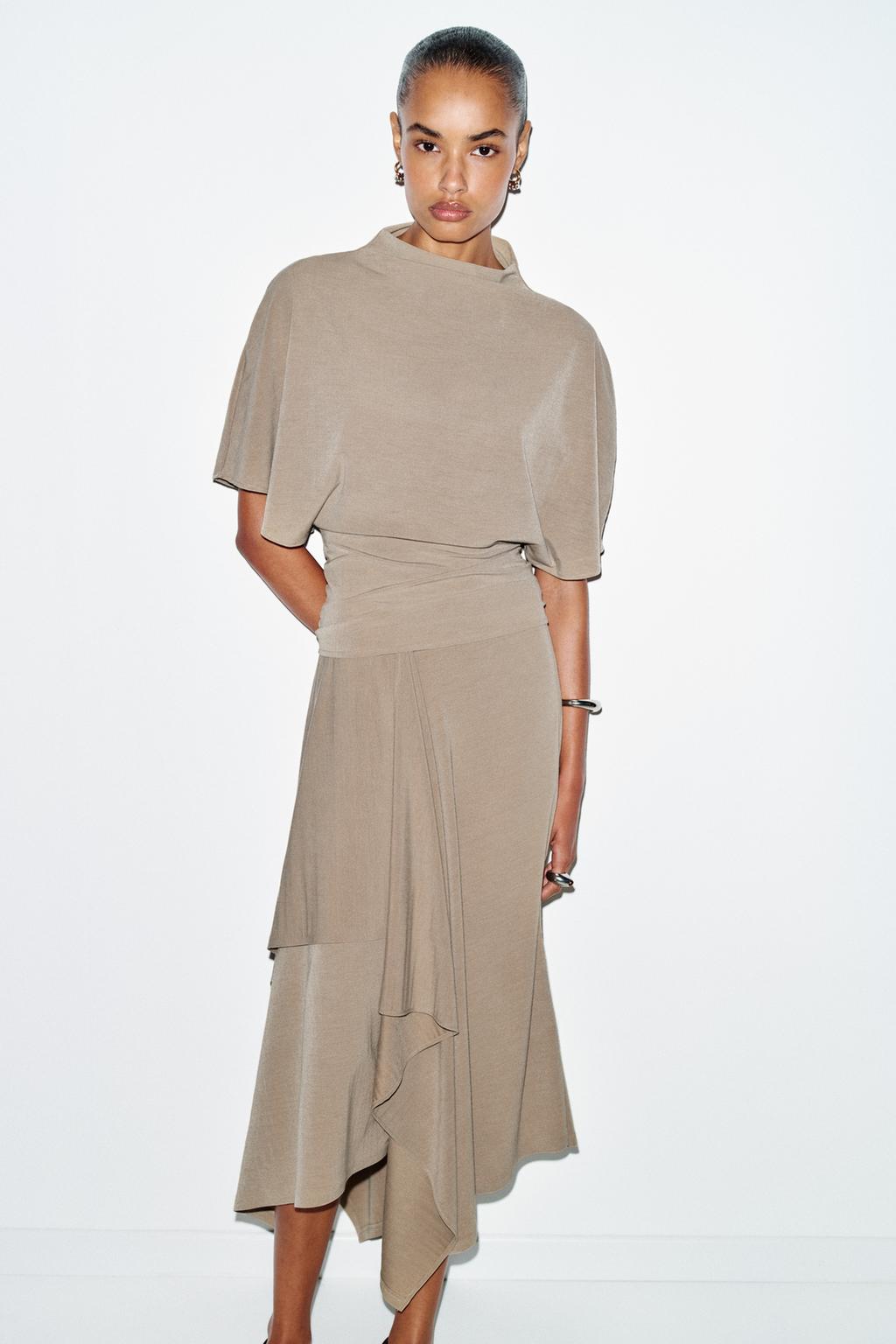 ТОП С ВОРОТНИКОМ-СТОЙКОЙ