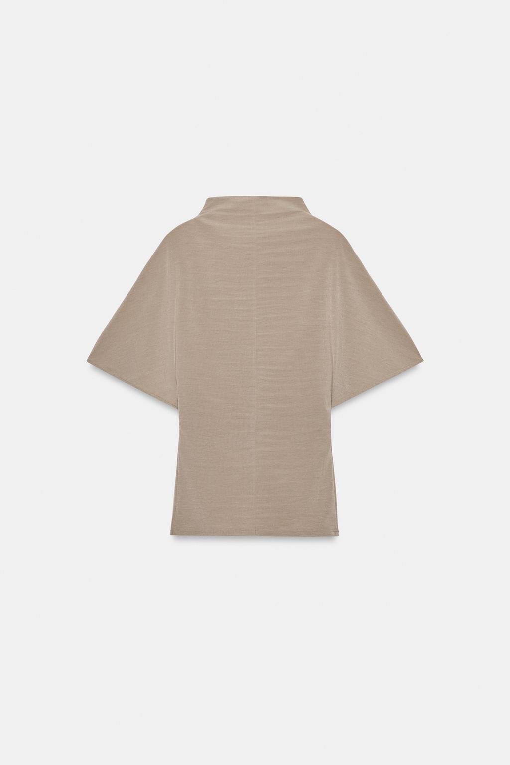 ТОП С ВОРОТНИКОМ-СТОЙКОЙ