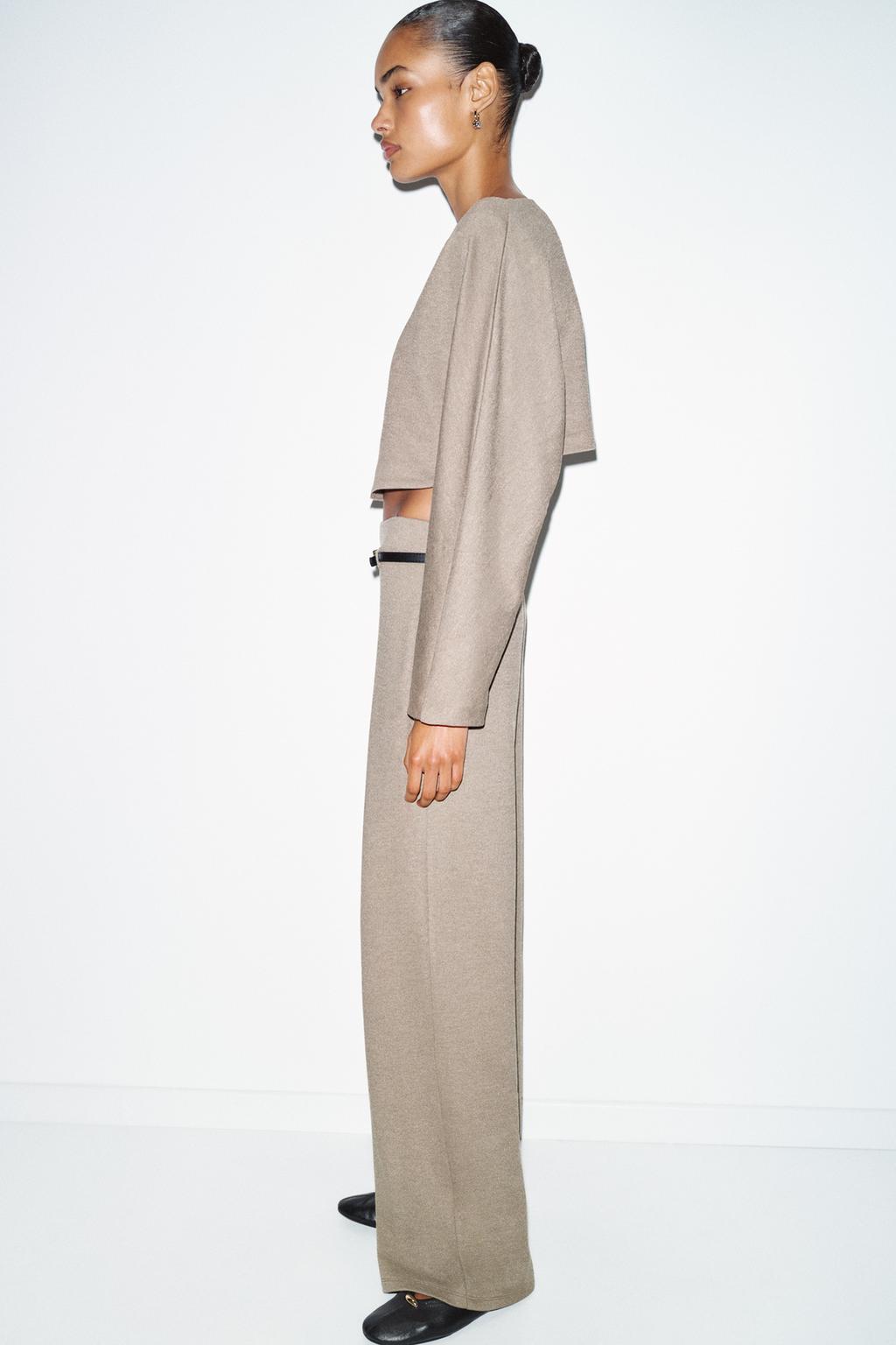 УКОРОЧЕННЫЙ ТОП С ДЛИННЫМИ РУКАВАМИ