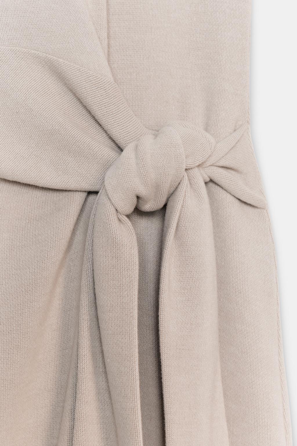 МЯГКОЕ ПЛАТЬЕ С УЗЛОМ