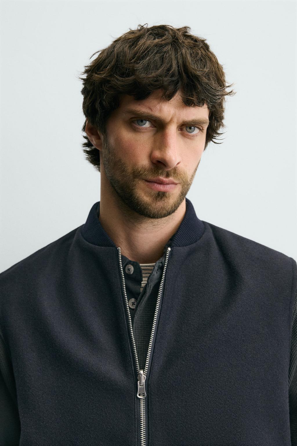 ДВУСТОРОННИЙ ЖИЛЕТ ИЗ ВЫСОКОТЕХНОЛОГИЧНОЙ ТКАНИ