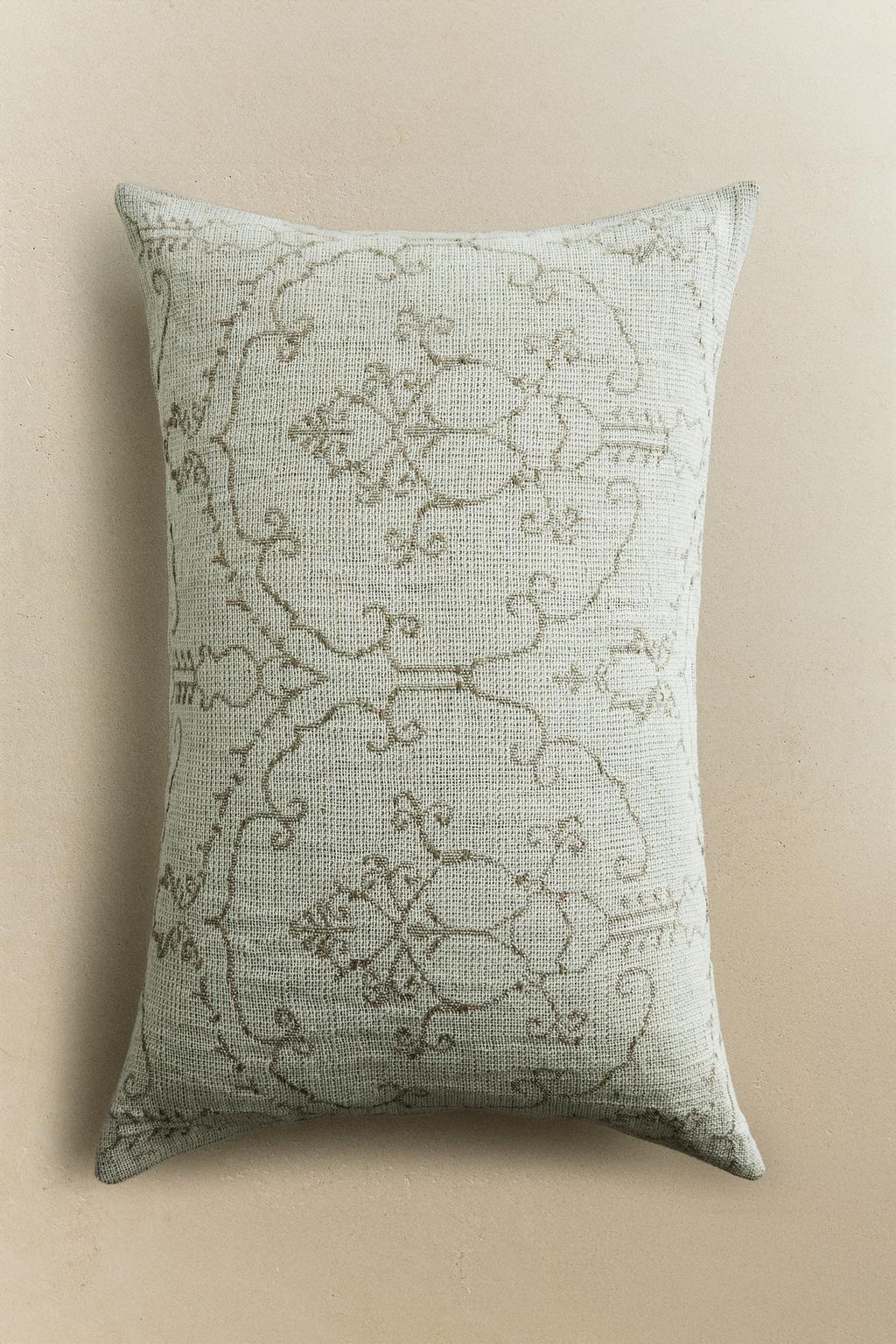 Декоративная наволочка с джаккардовым узором