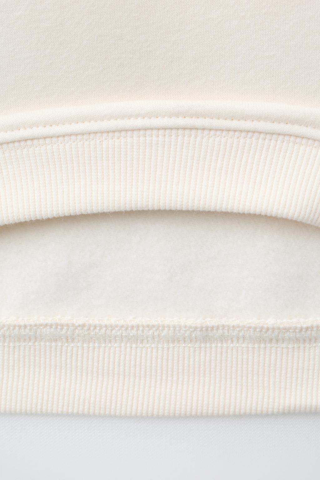 КОМПЛЕКТ ИЗ ТОЛСТОВКИ И БРЮК С ВЫШИТОЙ НАДПИСЬЮ