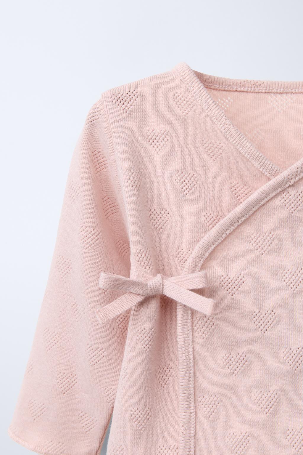 НАБОР ДЛЯ НОВОРОЖДЕННОГО И СУМКА ИЗ АЖУРНОЙ ТКАНИ С СЕРДЦАМИ