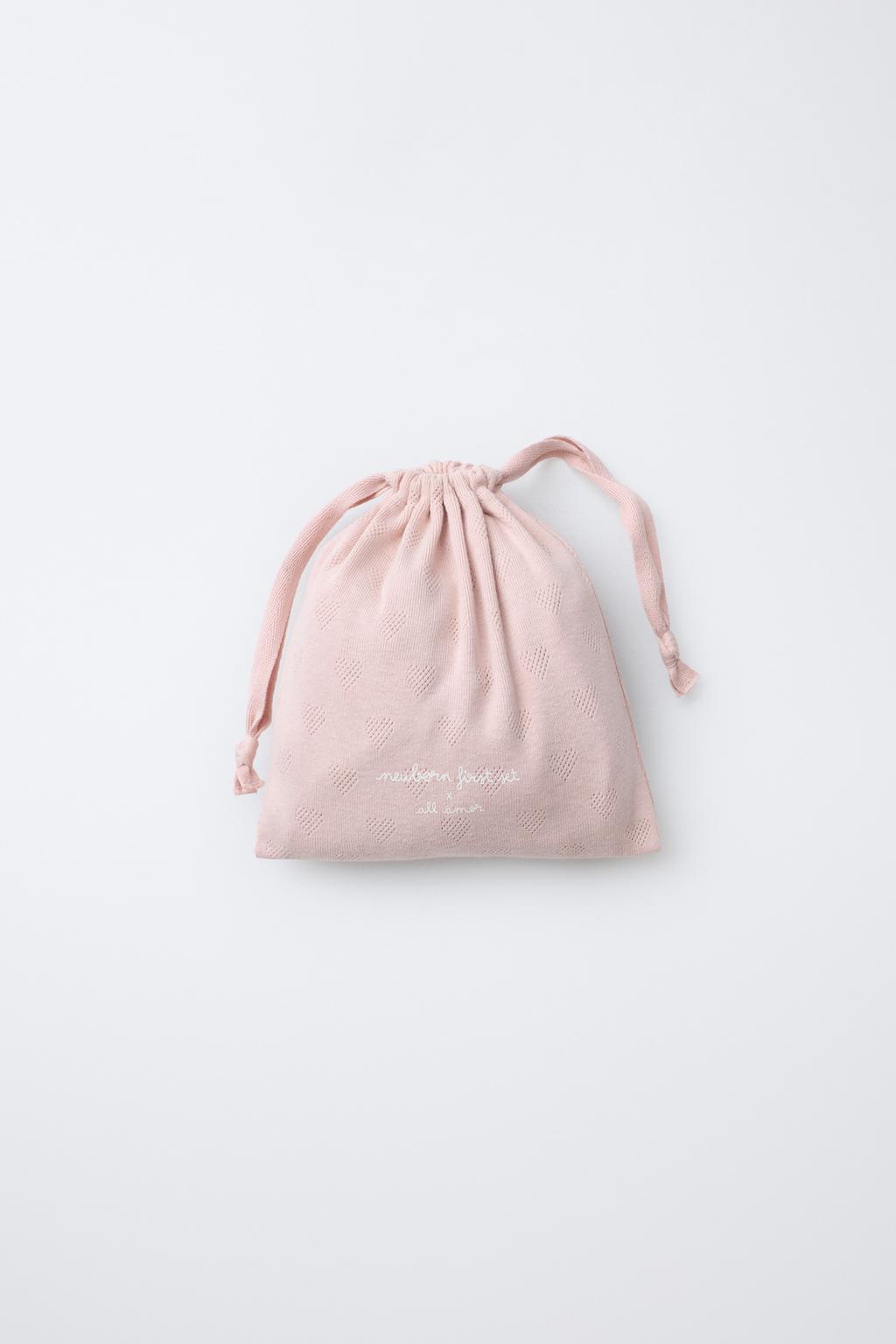 НАБОР ДЛЯ НОВОРОЖДЕННОГО И СУМКА ИЗ АЖУРНОЙ ТКАНИ С СЕРДЦАМИ