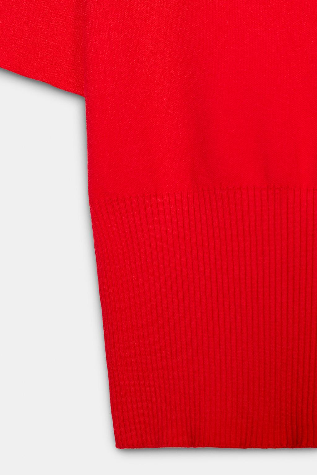 ТРИКОТАЖНЫЙ ТОП С ПЛЕЧЕВЫМИ ПОДУШКАМИ