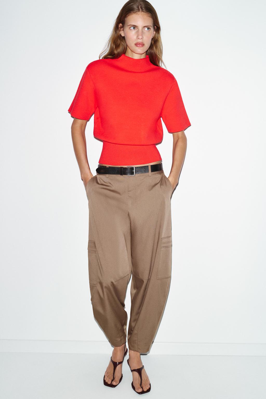 ТРИКОТАЖНЫЙ ТОП С ПЛЕЧЕВЫМИ ПОДУШКАМИ