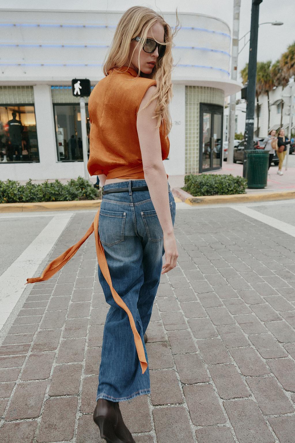 АТЛАСНЫЙ ТОП С БАНТОМ