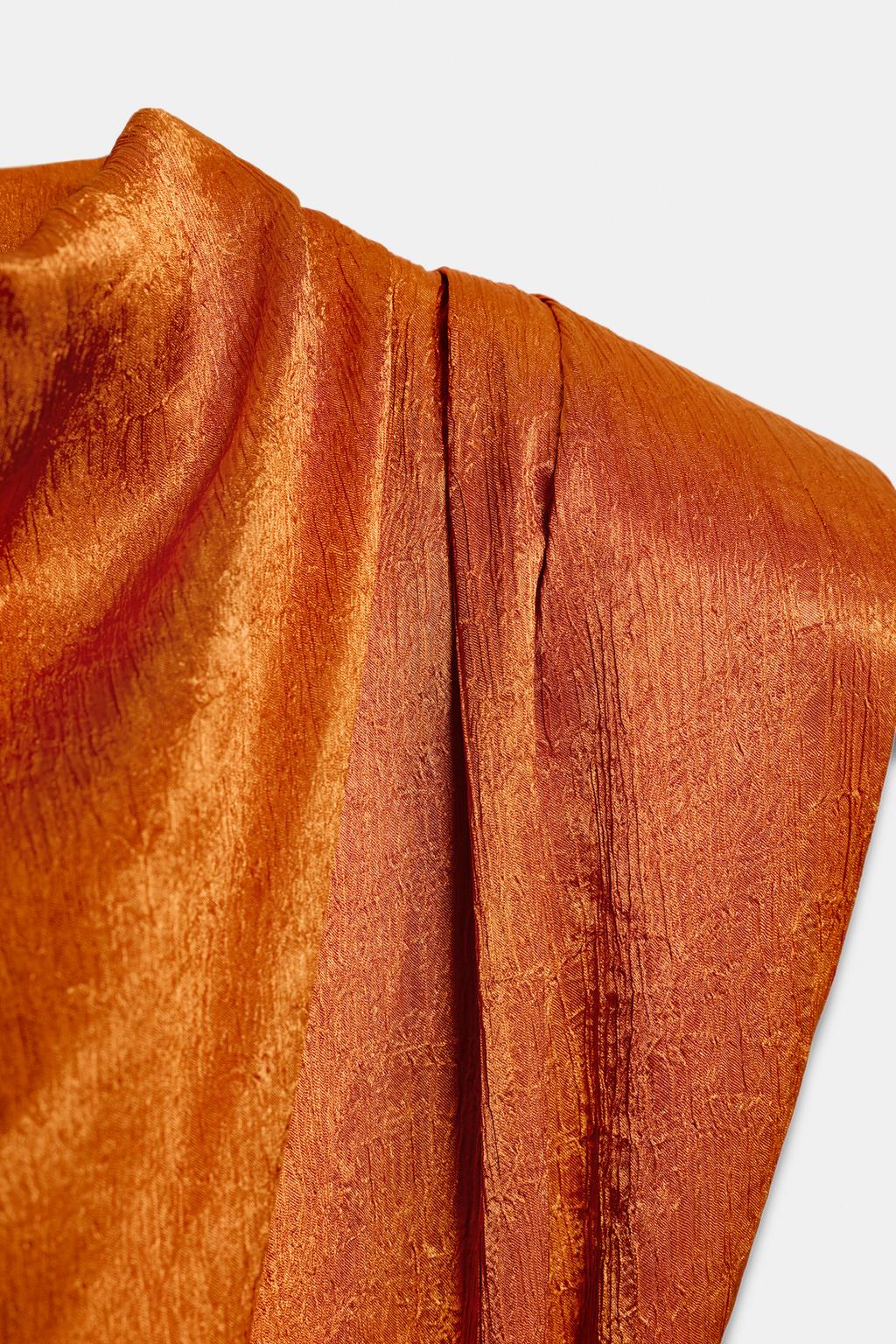 АТЛАСНЫЙ ТОП С БАНТОМ